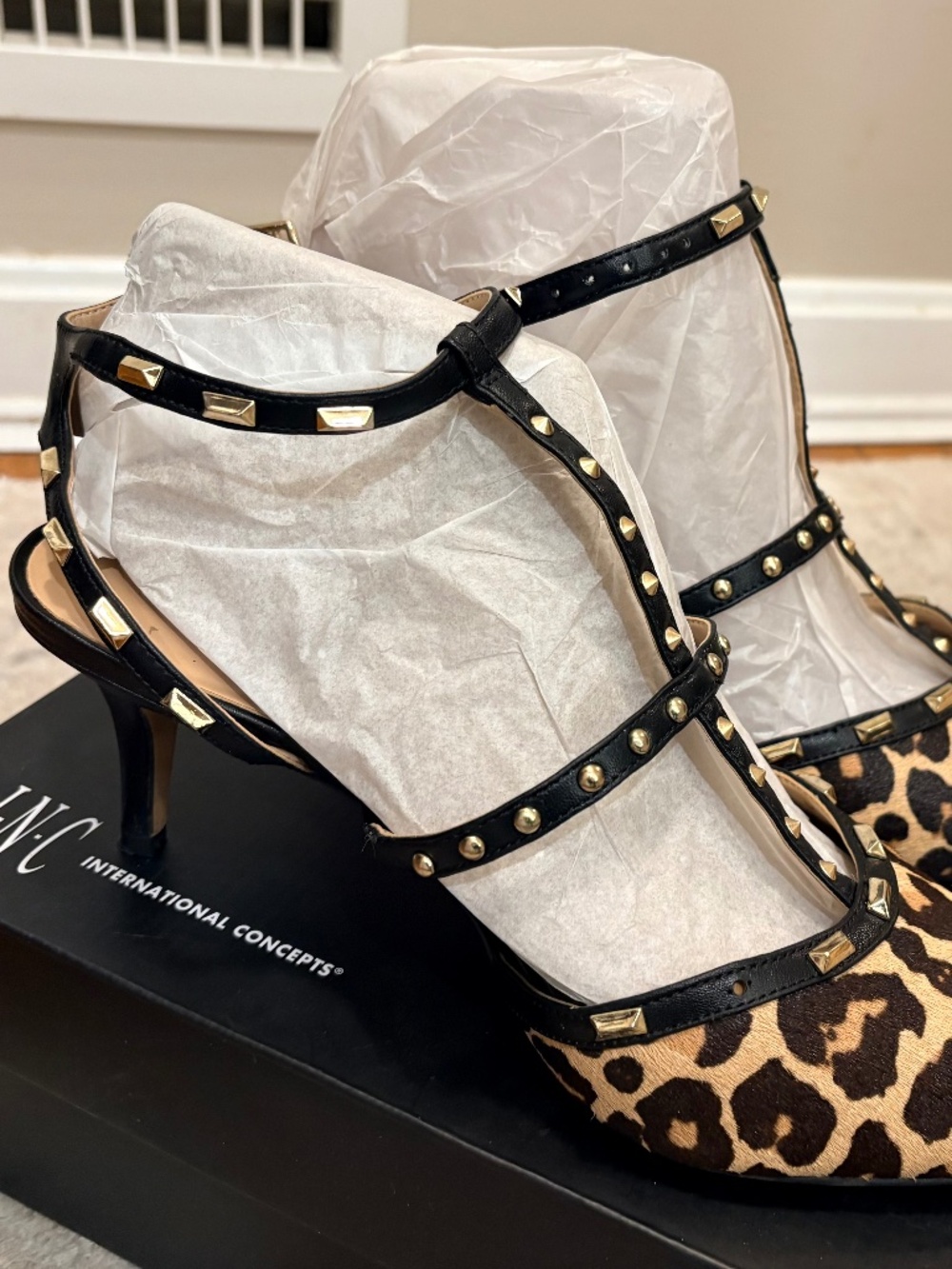 Pointed toe kitten heels with gold accents